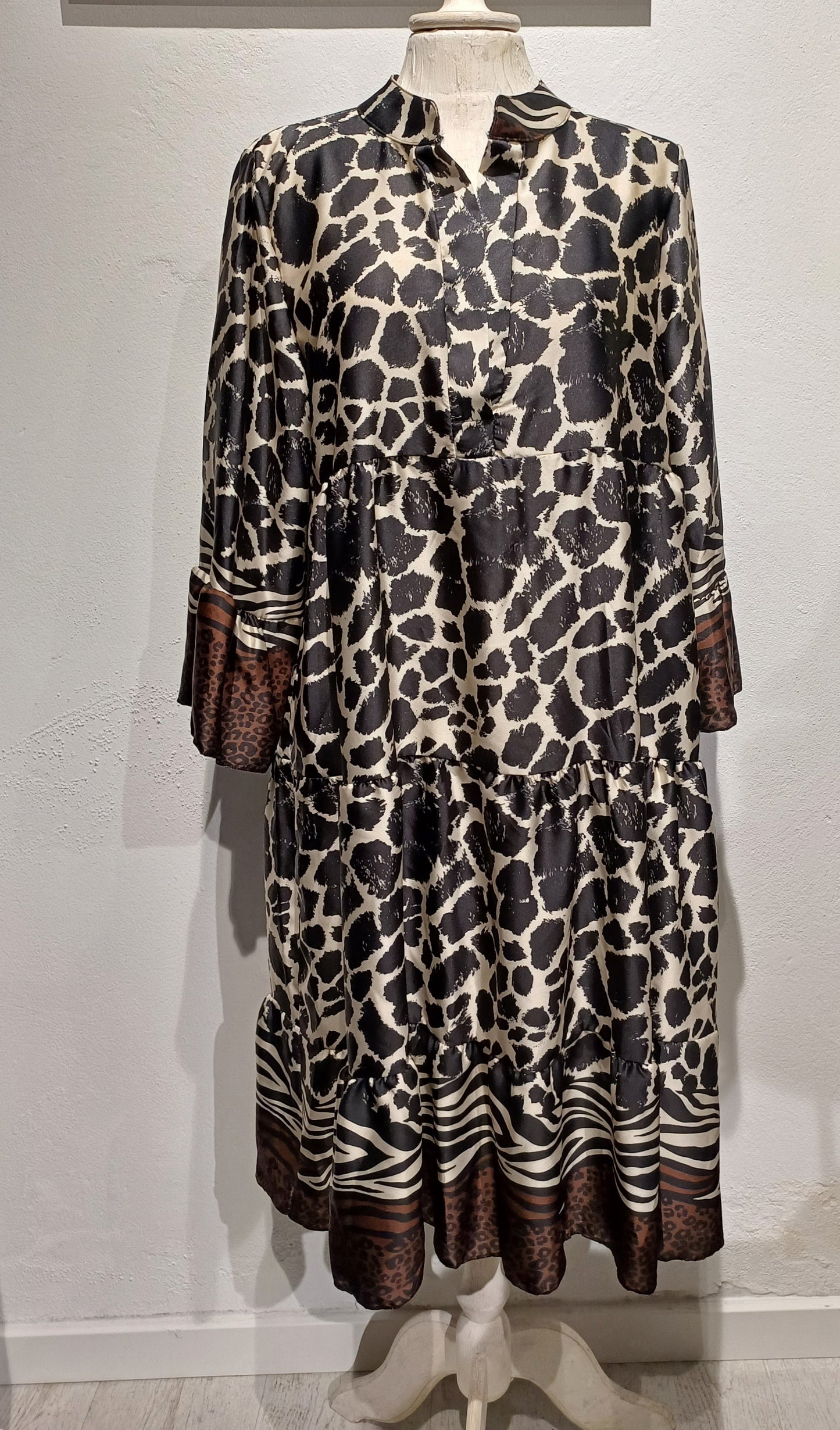 Sort leopard tunika.